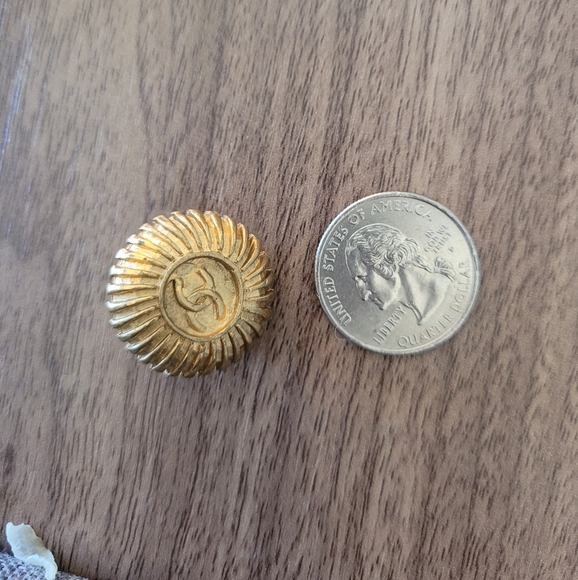 Chanel CC Gold Plated Clip On Earrings - Picture 4 of 4